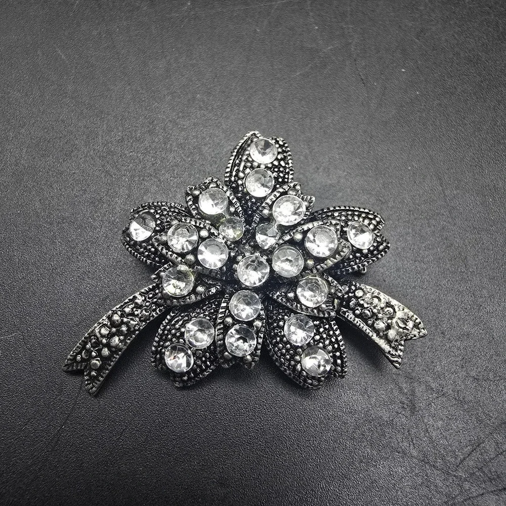Rhinestone Flower Brooch Gun Metal Silver Tone Star